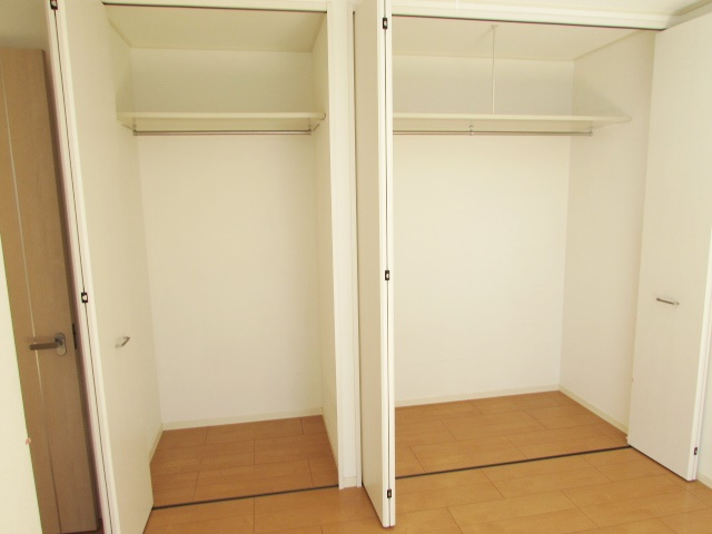 御殿山２丁目テラスハウスの収納|便利な収納スペースです