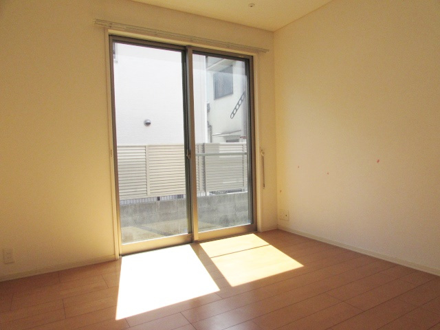 御殿山２丁目テラスハウスの居間・リビング|使いやすい居間です