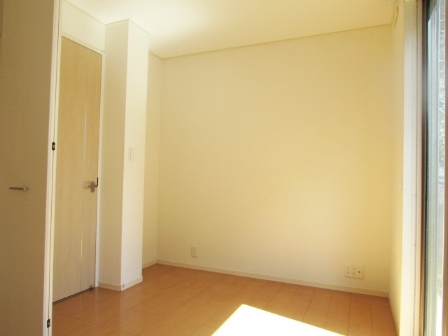 御殿山２丁目テラスハウスの収納|便利な収納スペースです