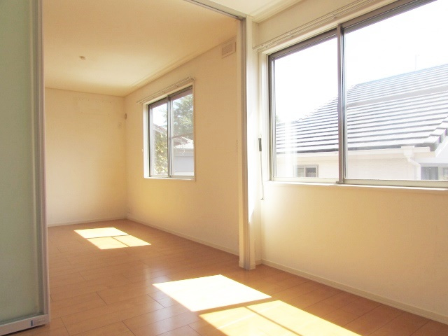 御殿山２丁目テラスハウスの居間・リビング|ゆったり過ごせるリビングです