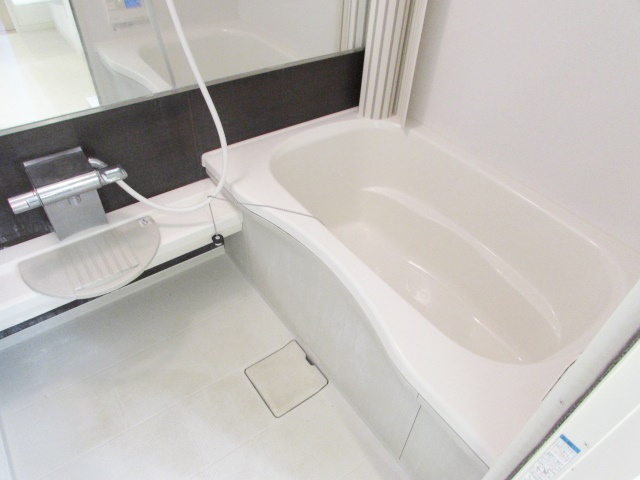 御殿山２丁目テラスハウスの浴室|きれいなお風呂です