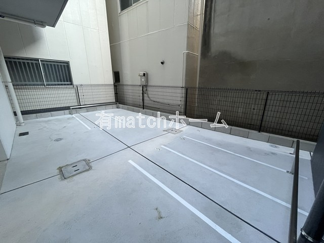 Alivis新町の駐車場