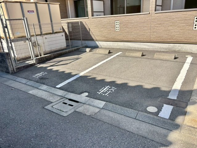 フローリッシュ飾磨の駐車場