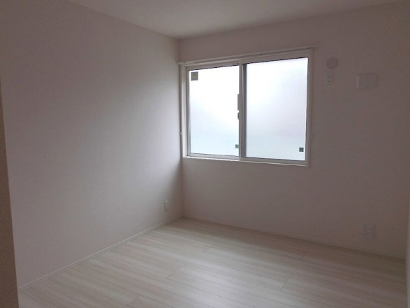 コーシェリ・アイの洋室