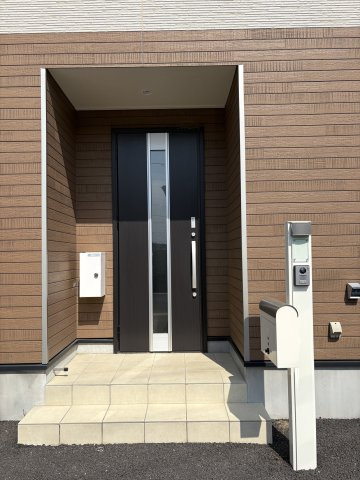 常磐西郷町落合 中古一戸建ての玄関