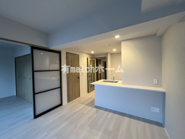 Louis Residence 弁天町の居間・リビング