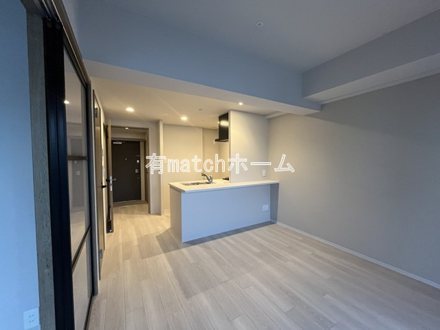 Louis Residence 弁天町の居間・リビング