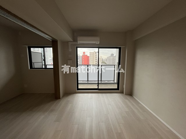 Louis Residence 弁天町の居間・リビング