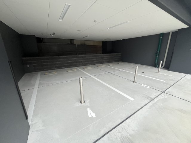 Louis Residence 弁天町の駐車場