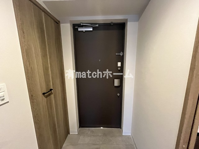 Louis Residence 弁天町の玄関