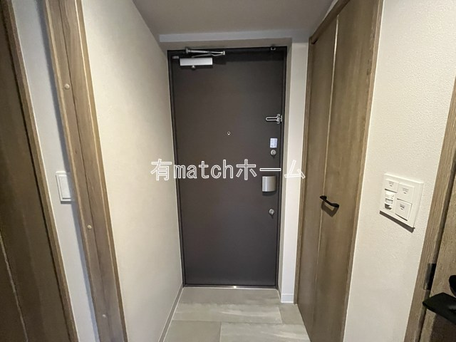 Louis Residence 弁天町の玄関