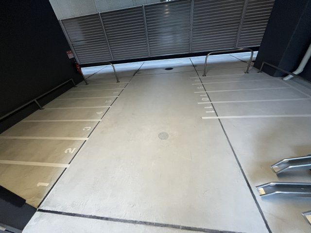 Louis Residence 弁天町の駐車場