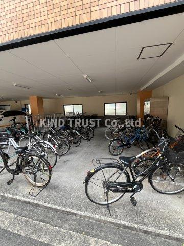 マンションスムス　の駐車場|駐車場があるので、車を買う予定の方も安心です