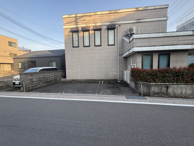 道場門前2丁目テナントの駐車場