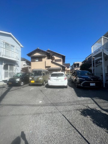山太ハイツA棟の駐車場|駐車スペースもあります