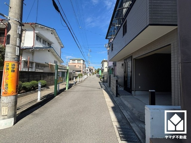 ポラーノ園和のその他|トイレにも、トイレットペーパーのストックや消耗品置き場などとしてお使いいただける吊戸棚がございます。