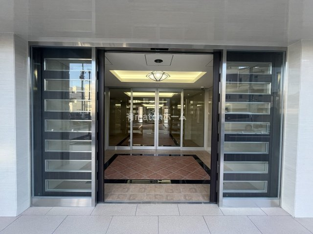 Luxe玉造南のエントランス