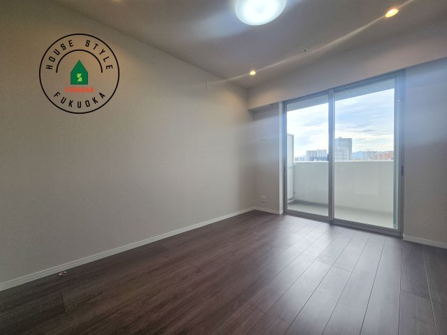 センターマークスタワーの内観：施工例|採光良好な洋室は一年中快適に過ごせます。