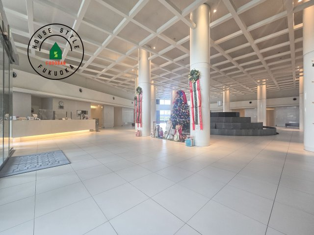 センターマークスタワーのロビー|エントランスロビーや共有部はデザイン性があります。