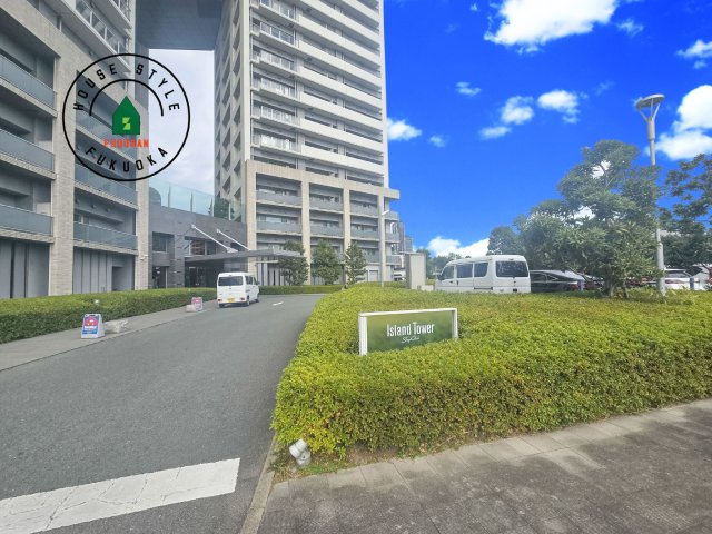 センターマークスタワー|明るい外エントランスが、建物全体の印象を引き立てます。