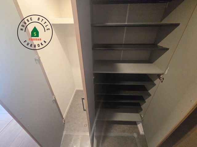 センターマークスタワーの内観：施工例|家族分の靴を十分に収納でき、玄関が散らかりにくい設計です。