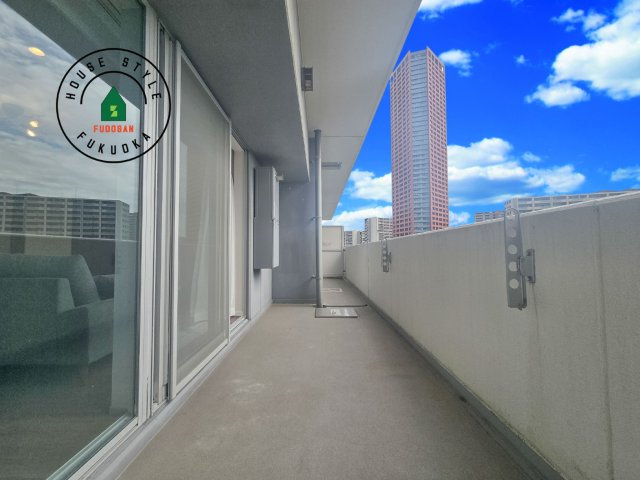 センターマークスタワーのバルコニー|採光・通風良好で、お洗濯物も気持ちよく干せます♪