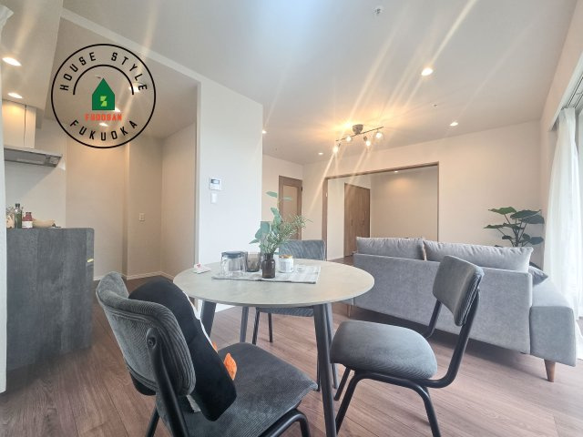 センターマークスタワーの内観：施工例|壁一面の窓からは圧巻の眺望です♪毎日違う景色を味わえる贅沢なお住まいをぜひご見学ください！