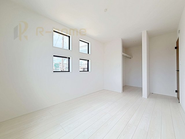 取手市白山8期　新築戸建て　1号棟の洋室|収納便利なウォークインクローゼット付きの洋室♪
明るく風通しの良いお部屋です♪