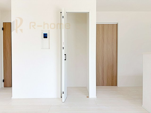 取手市白山8期　新築戸建て　1号棟の収納|キッチンにはパントリーを設置！キッチン回りの整理整頓の悩みも解決♪