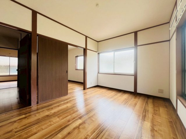 下畑町貸家の居間・リビング