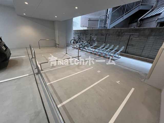 スプランディッド弁天町WESTの駐車場
