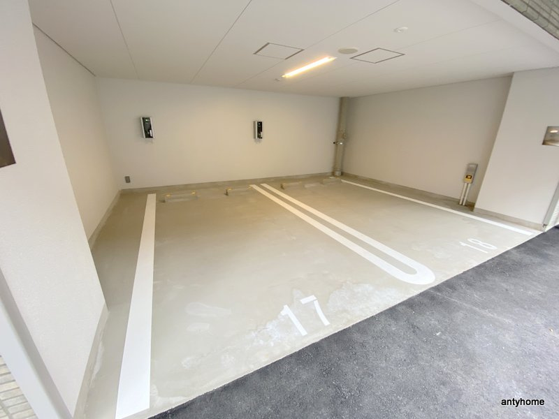 ミーチュアル江坂　仲介手数料無料の駐車場