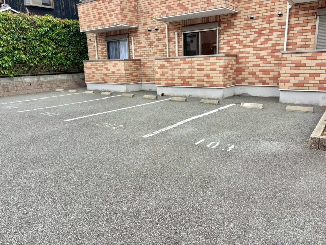 レオントポディウム　Ⅱ番館の駐車場