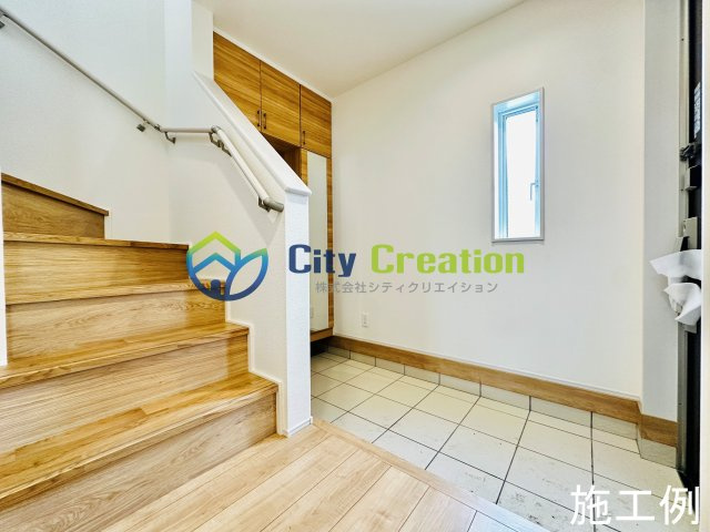 小田原市扇町　新築戸建　全1棟1号棟の玄関