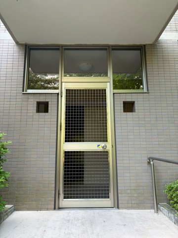野村三好ケ丘ヒルズ参番館のエントランス