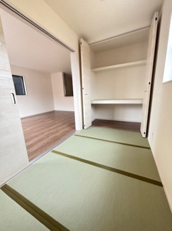 【和室】 | 佐伯区美の里1丁目（全２区画）2号棟 | 2階リビング続き洋和室3.5帖
