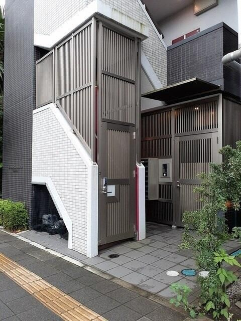 エテルナーレ浦和常盤のエントランス