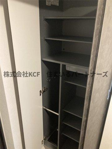 S-RESIDENCE久留米六ツ門Ⅰの玄関|収納もある玄関です