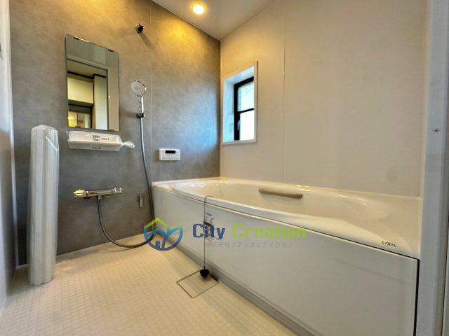 平塚市長持　３階建て広々リフォーム戸建ての浴室