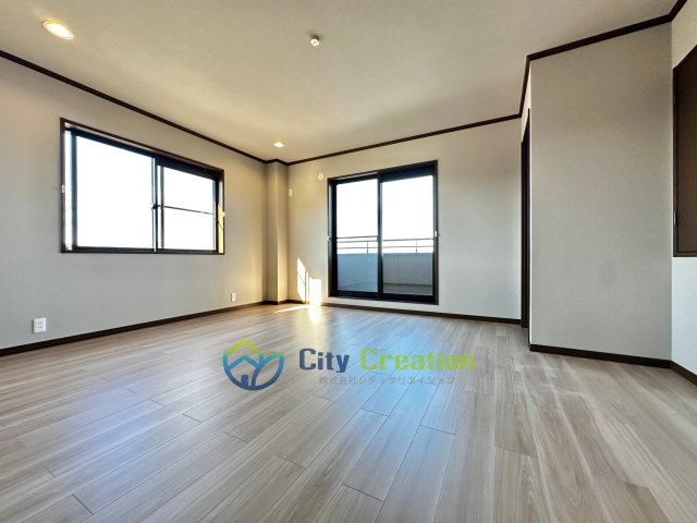 平塚市長持　３階建て広々リフォーム戸建ての洋室