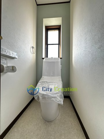 平塚市長持　３階建て広々リフォーム戸建てのトイレ