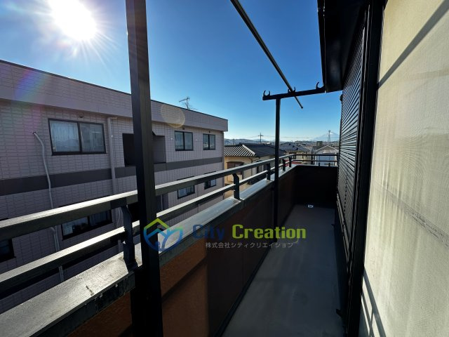 平塚市長持　３階建て広々リフォーム戸建てのバルコニー