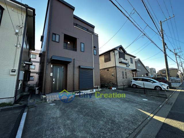 平塚市長持　３階建て広々リフォーム戸建ての外観