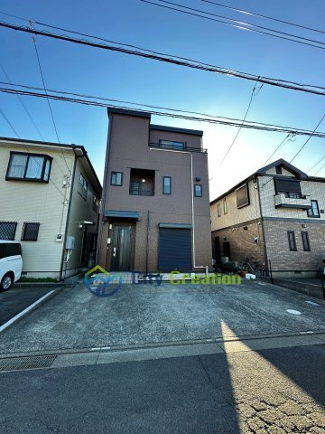 平塚市長持　３階建て広々リフォーム戸建ての前面道路含む現地写真