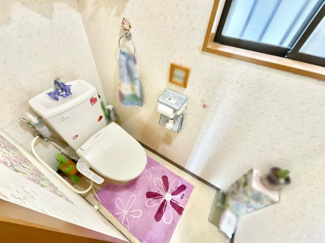 【トイレ】 | 伏見区久我御旅町　中古戸建 | 【トイレ】
暖房便座、温水洗浄機能付きで寒い時期も安心です。