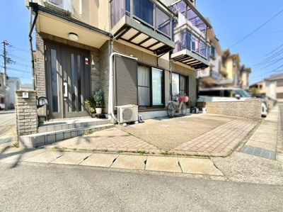 【駐車場】 | 伏見区久我御旅町　中古戸建 | 【駐車場】
1台駐車可能。※車種により制限がございます。