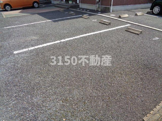 ホワイトリリーの駐車場