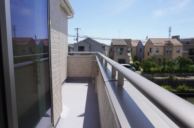 草加市谷塚仲町 新築分譲住宅 全6棟 B号棟のバルコニー