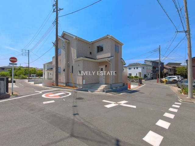 草加市谷塚仲町 新築分譲住宅 全6棟 B号棟の前面道路含む現地写真