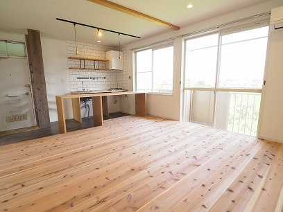 高崎市中尾町のアパートの居間・リビング